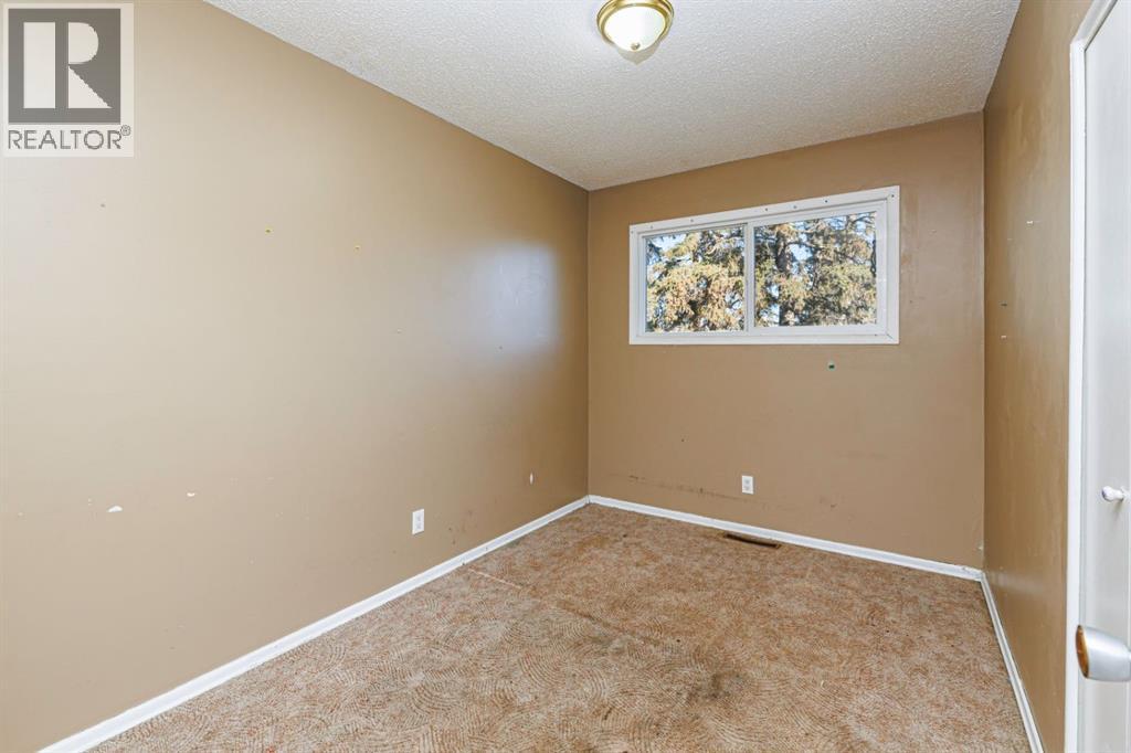 Listing photo – 5015 46 Street, Innisfail