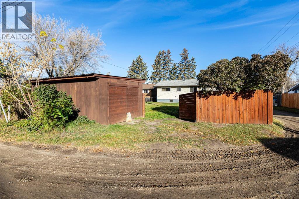 Listing photo – 5015 46 Street, Innisfail