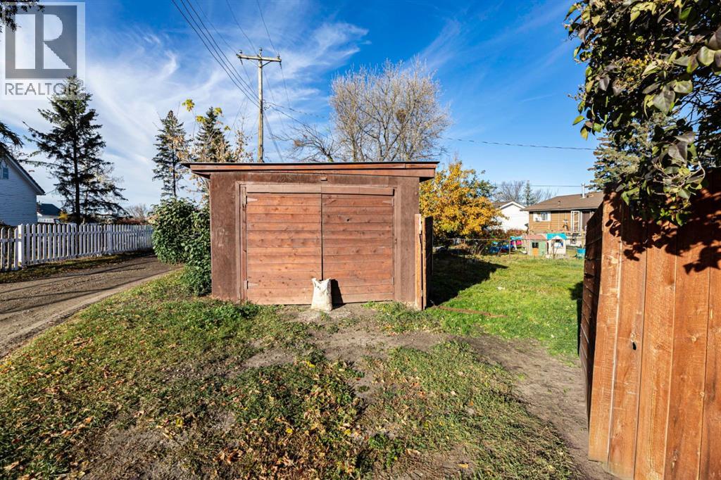 Listing photo – 5015 46 Street, Innisfail