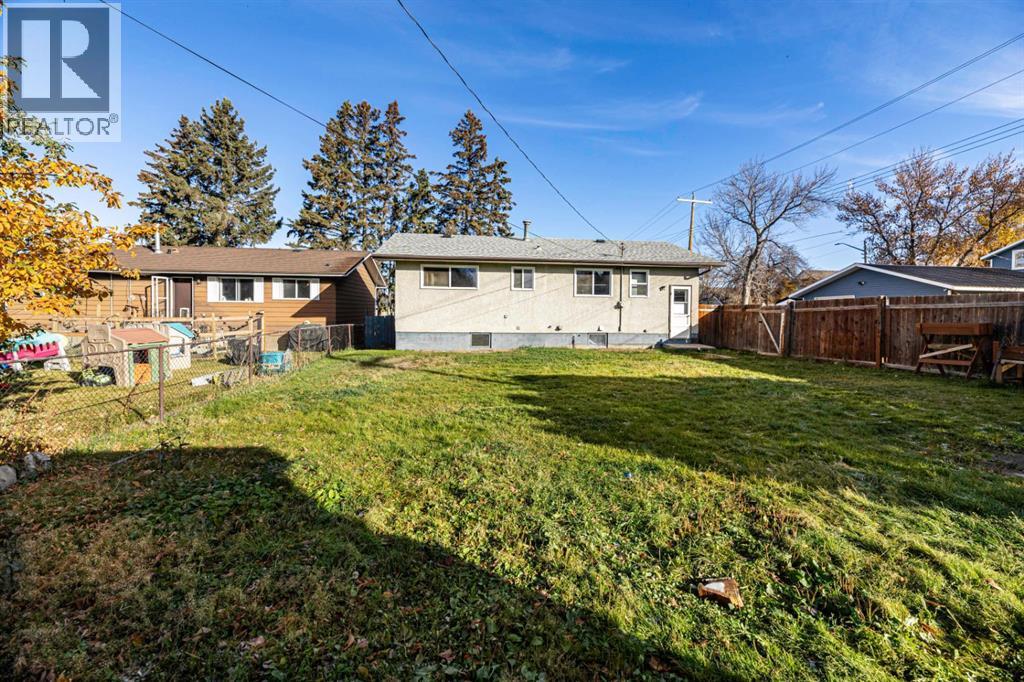 Listing photo – 5015 46 Street, Innisfail