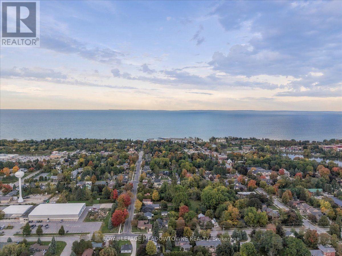 137 ORCHARD DRIVE - 32