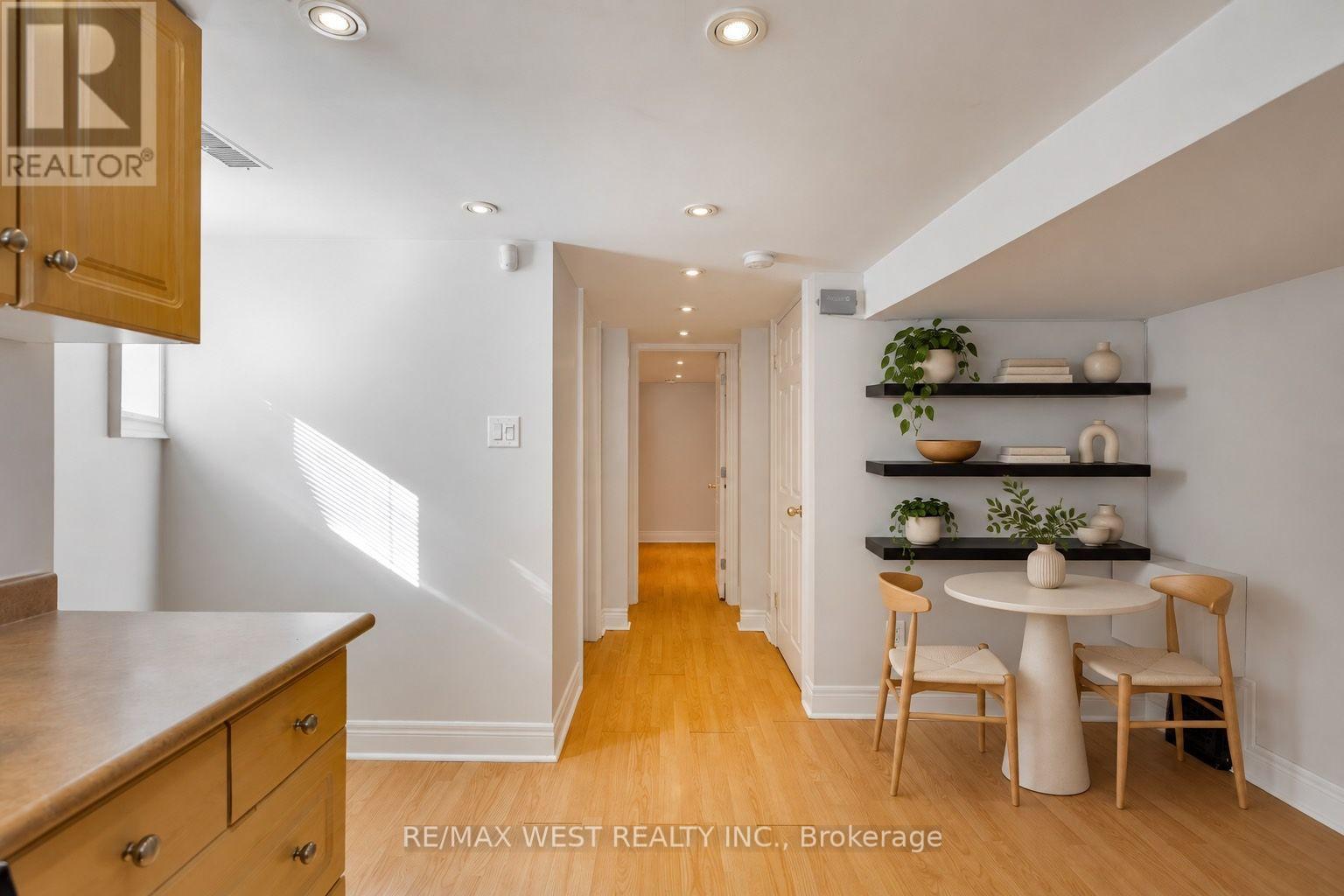 81 Chelsea Avenue — photo 36