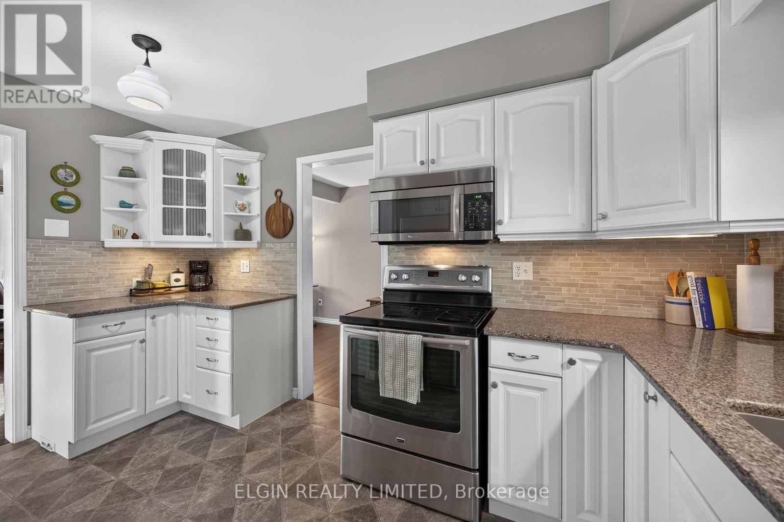 6 ALDBOROUGH AVENUE - 12