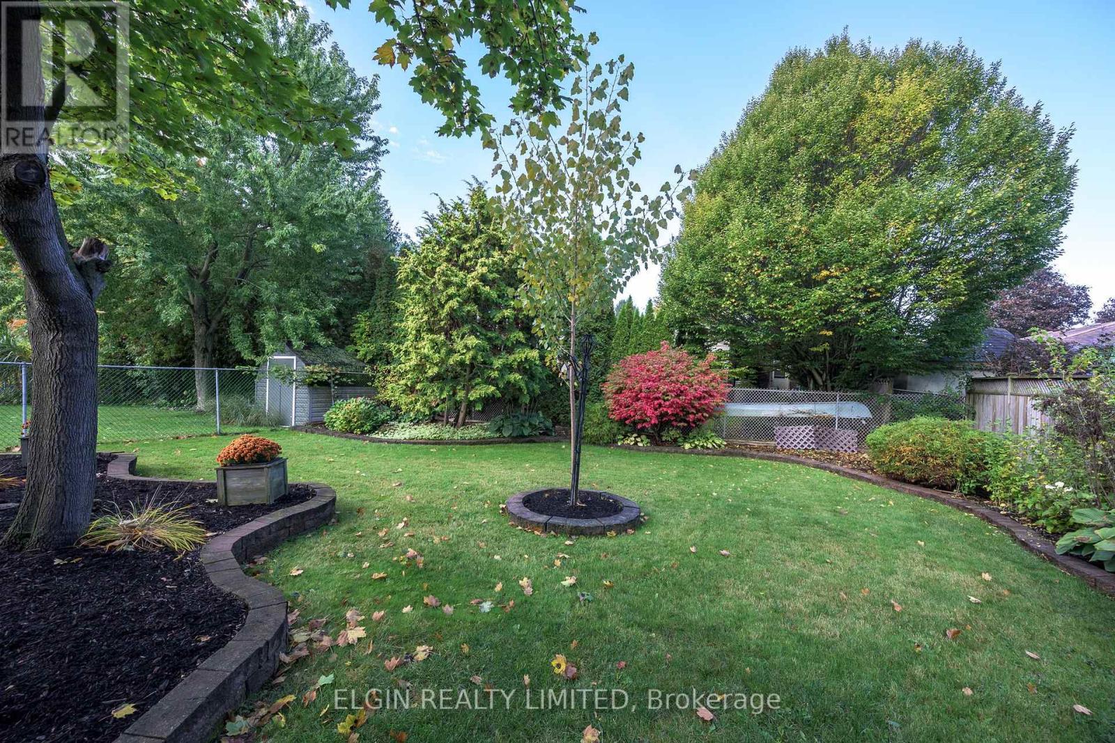 6 ALDBOROUGH AVENUE - 32
