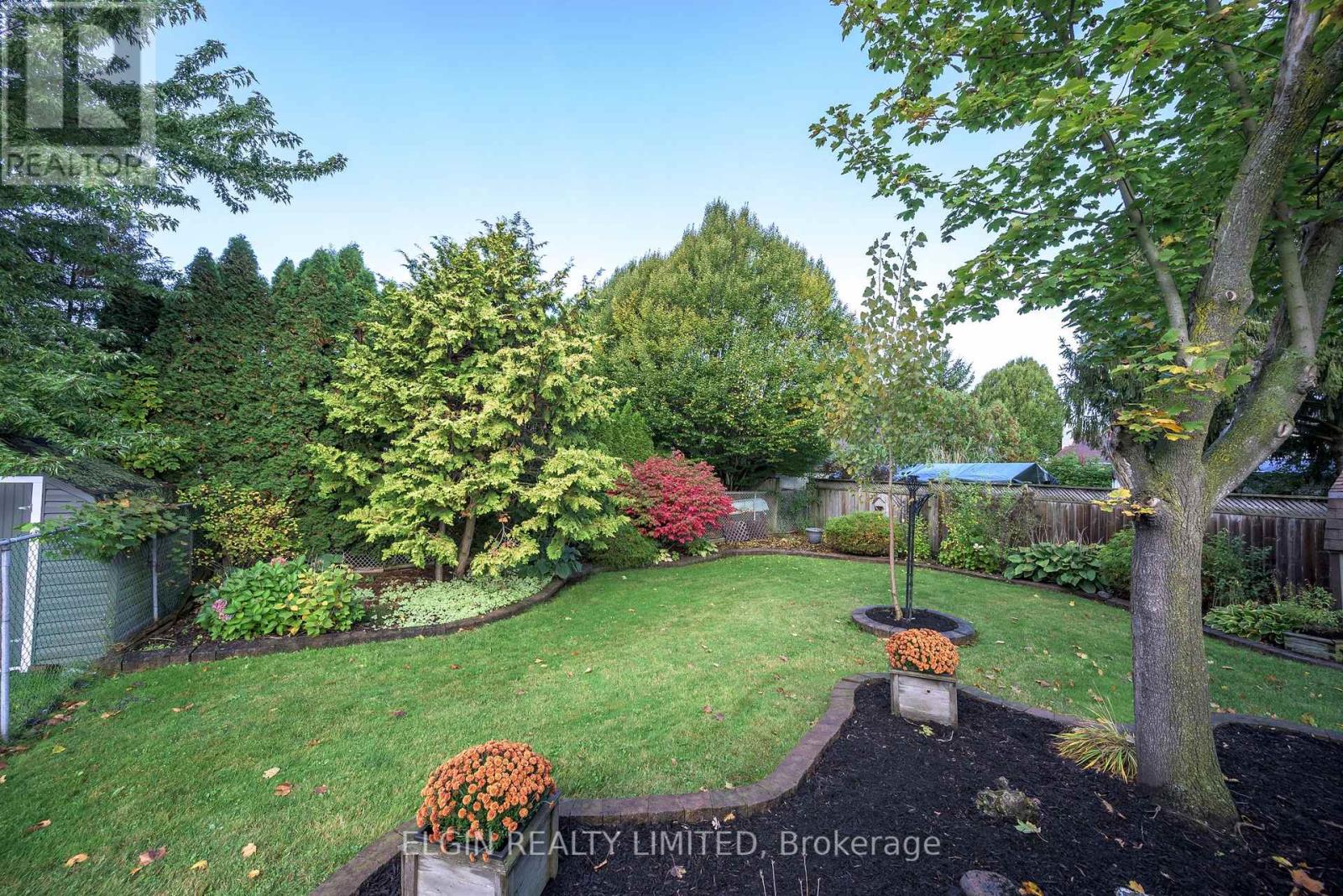 6 ALDBOROUGH AVENUE - 33