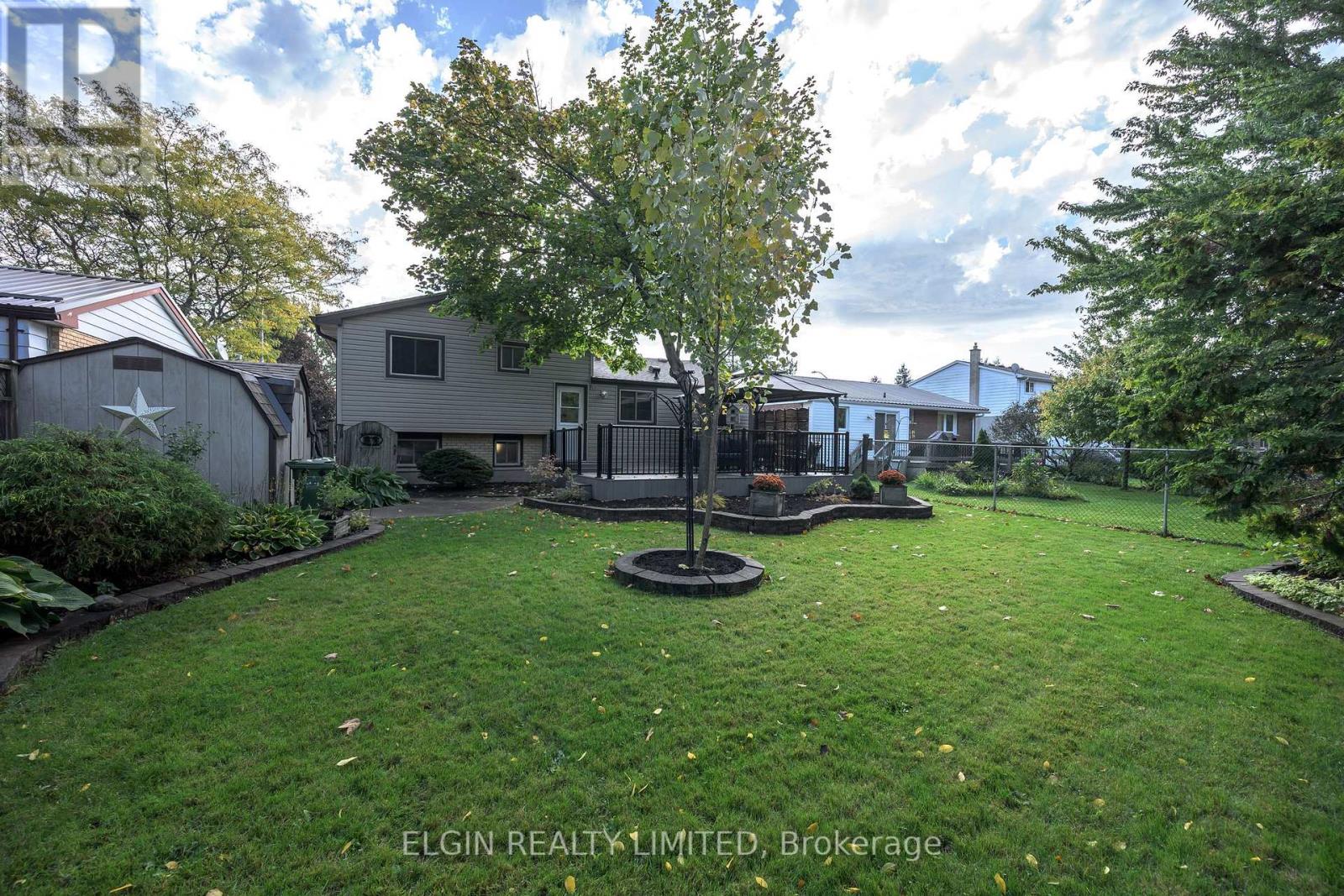 6 ALDBOROUGH AVENUE - 35