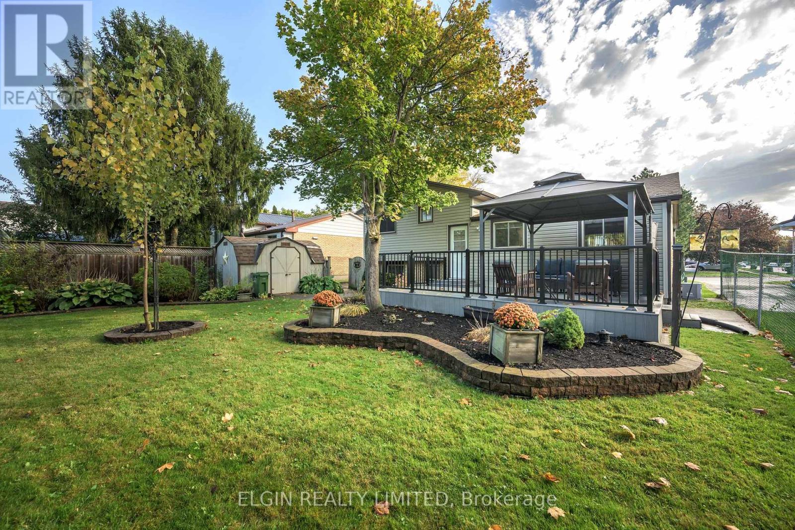 6 ALDBOROUGH AVENUE - 37