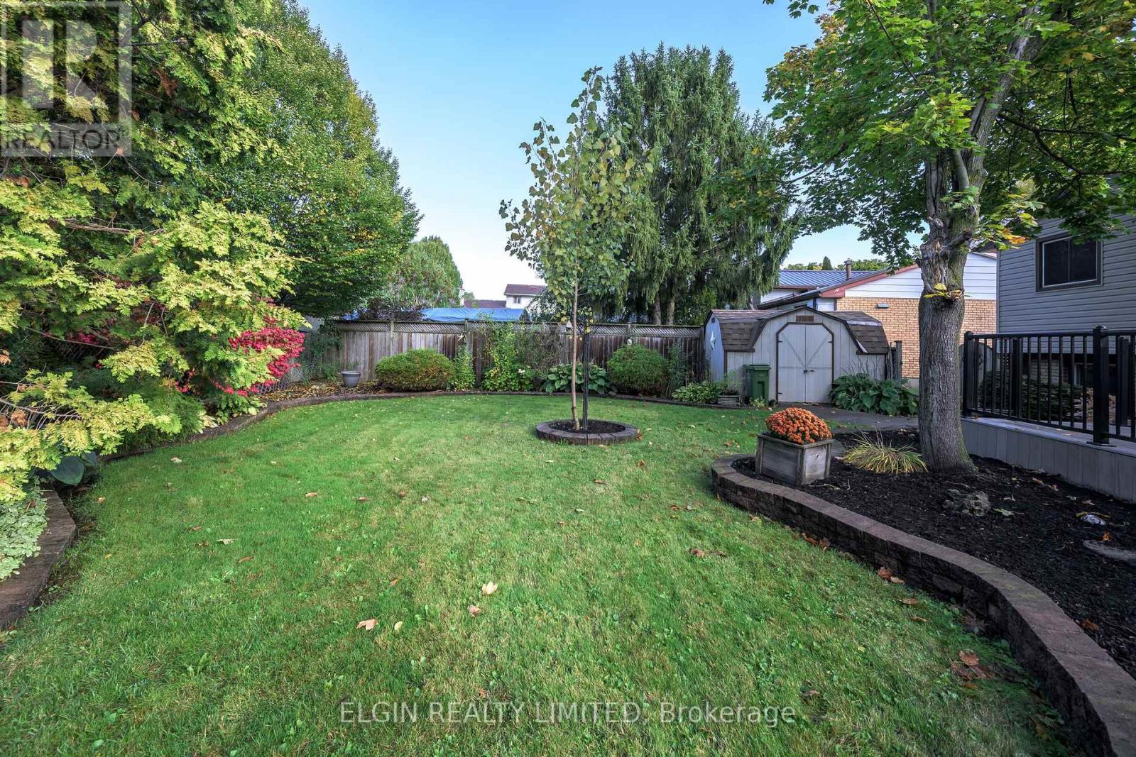 6 ALDBOROUGH AVENUE - 38