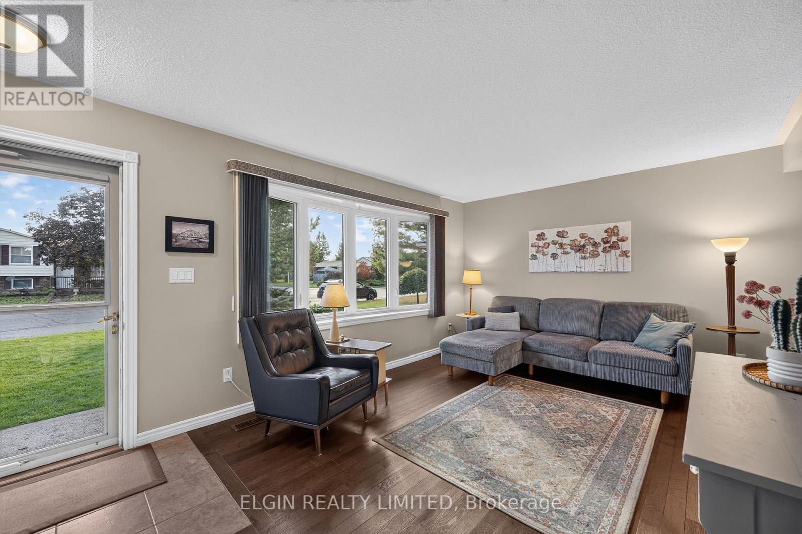 6 ALDBOROUGH AVENUE - 4