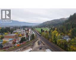 4pc Ensuite bath - 313 Lakeview Street Unit# 1, Castlegar, BC V1N3Y1 Photo 6