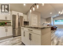 4pc Bathroom - 313 Lakeview Street Unit# 1, Castlegar, BC V1N3Y1 Photo 8