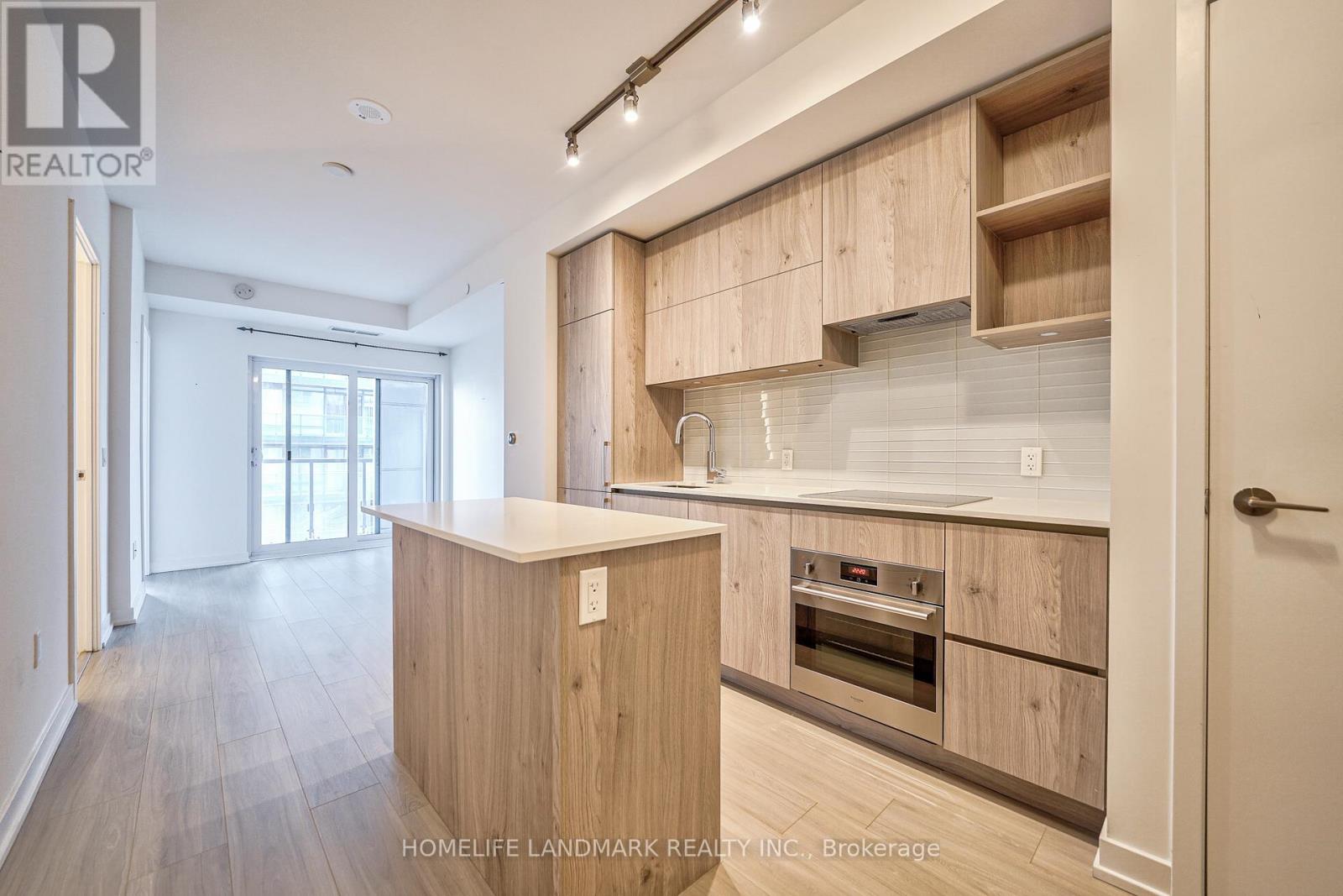 1 Yorkville Avenue