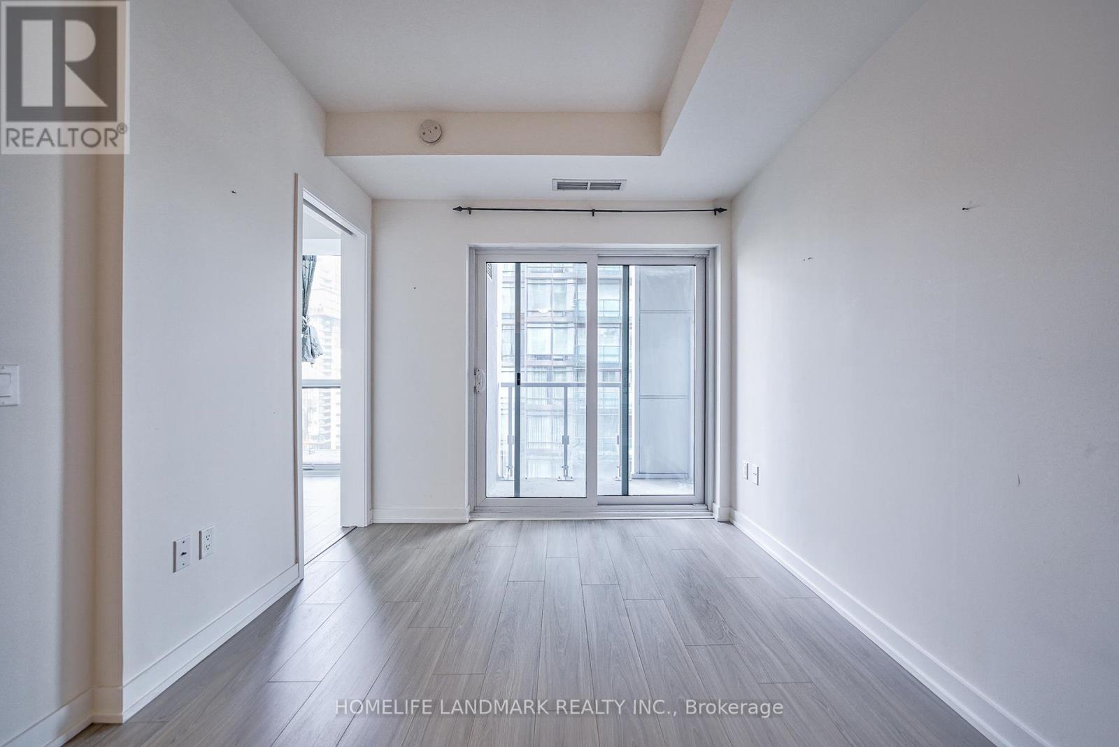 1 Yorkville Avenue — photo 11