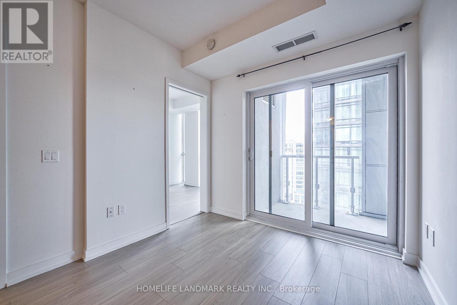 1 Yorkville Avenue — photo 12