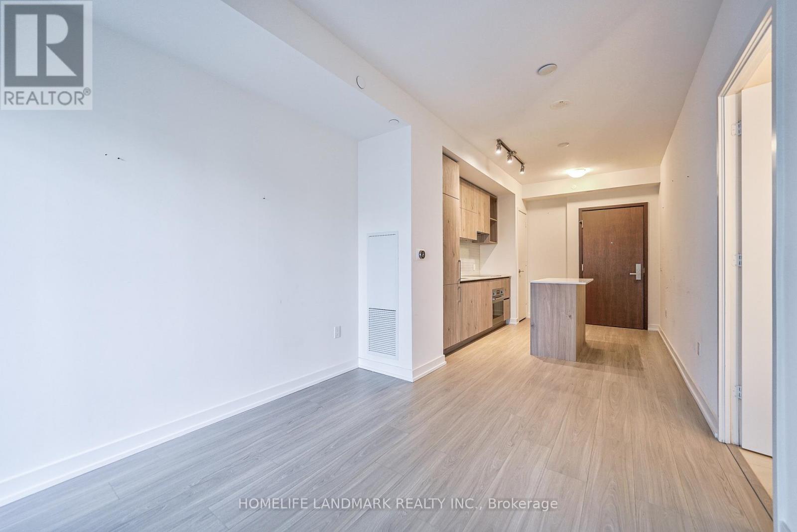 1 Yorkville Avenue — photo 13