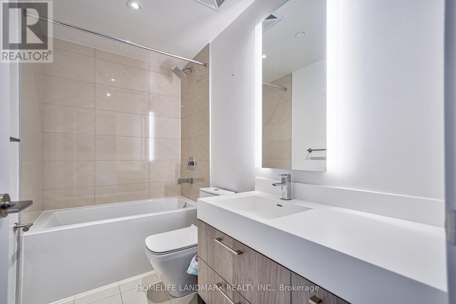 1 Yorkville Avenue — photo 14