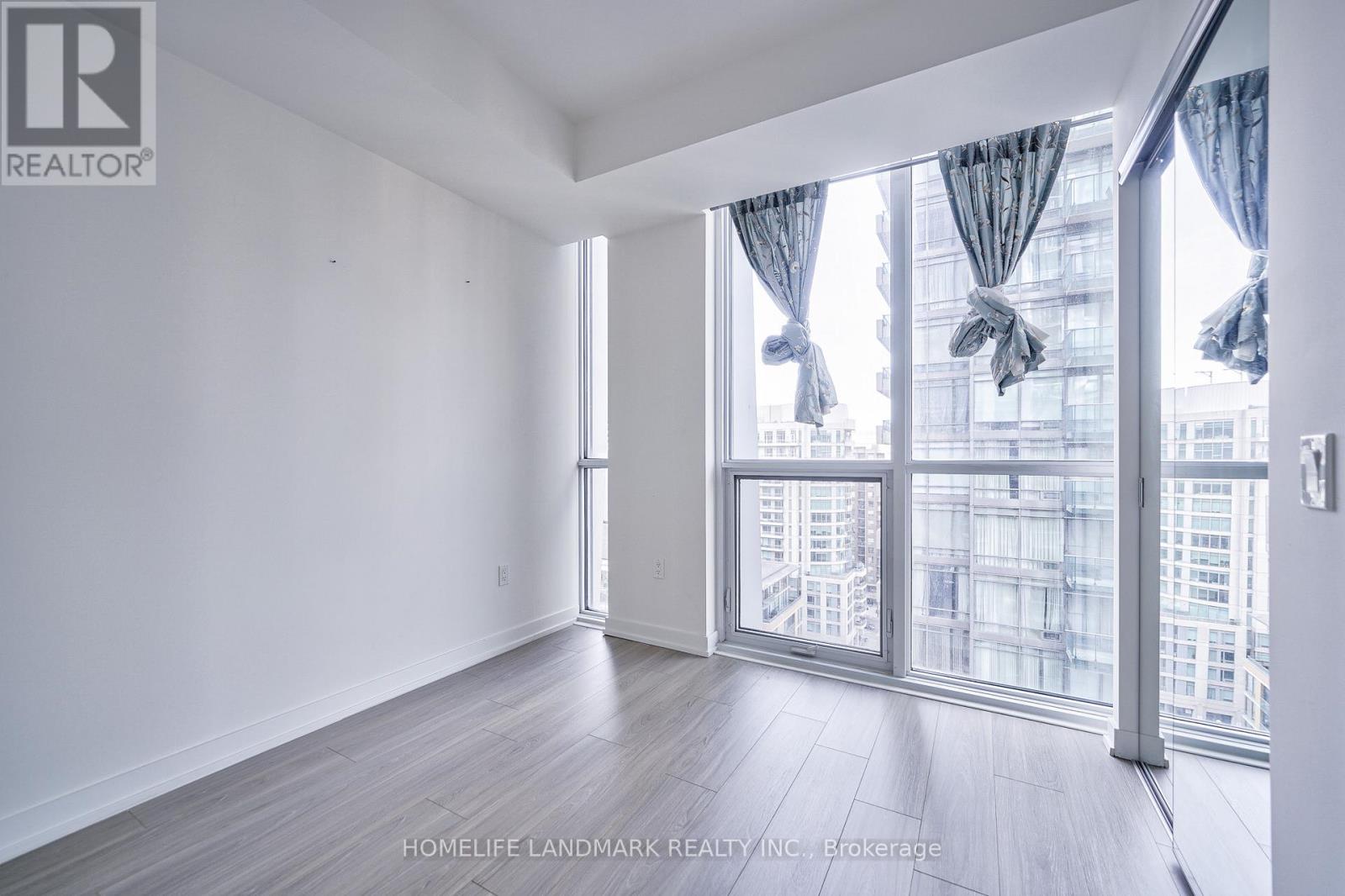 1 Yorkville Avenue — photo 16