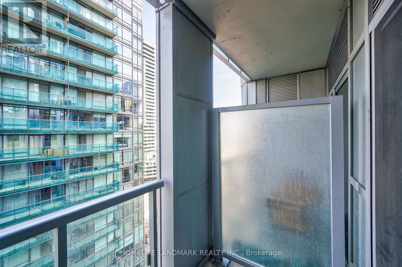 1 Yorkville Avenue — photo 20