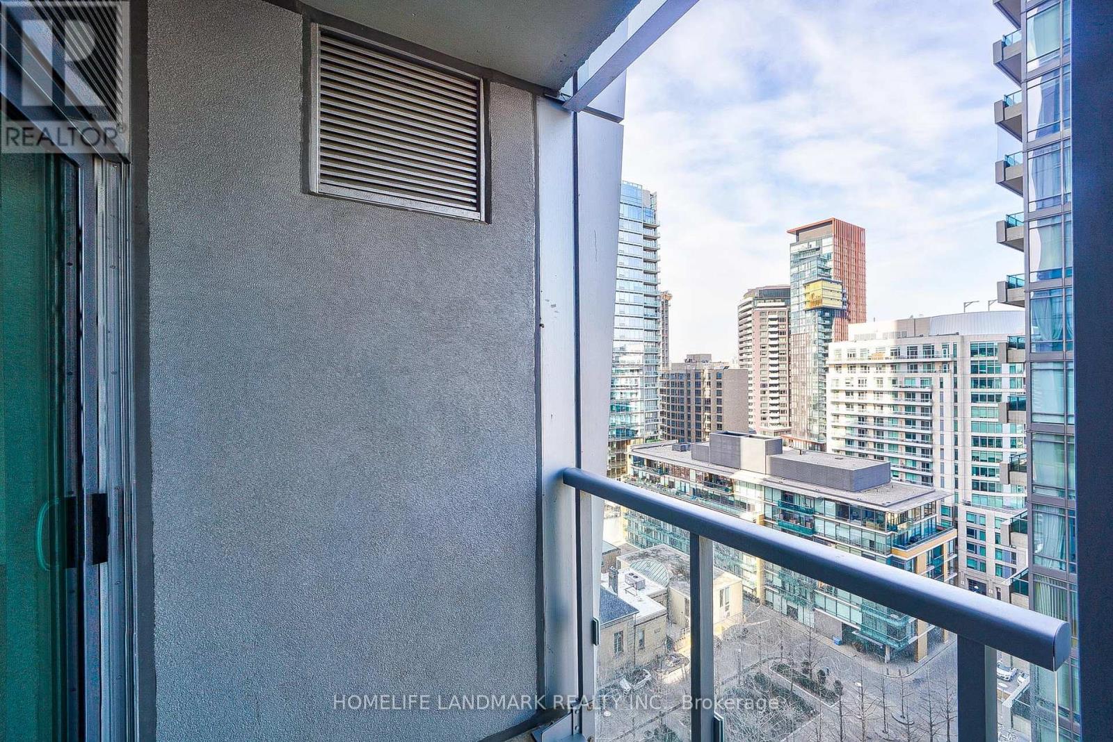 1 Yorkville Avenue — photo 21