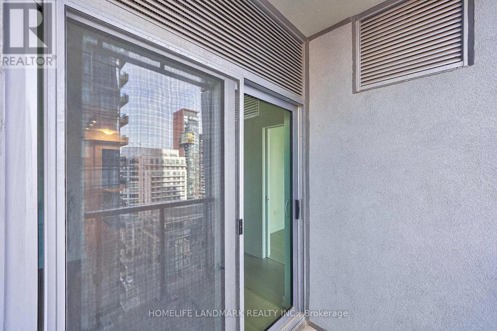 1 Yorkville Avenue — photo 22