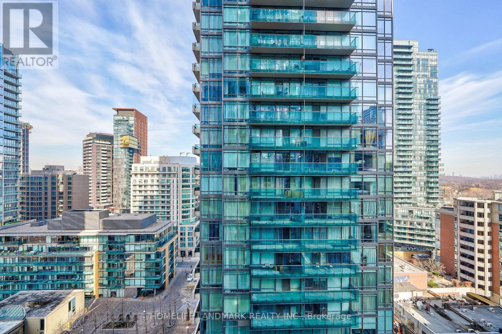1 Yorkville Avenue — photo 23