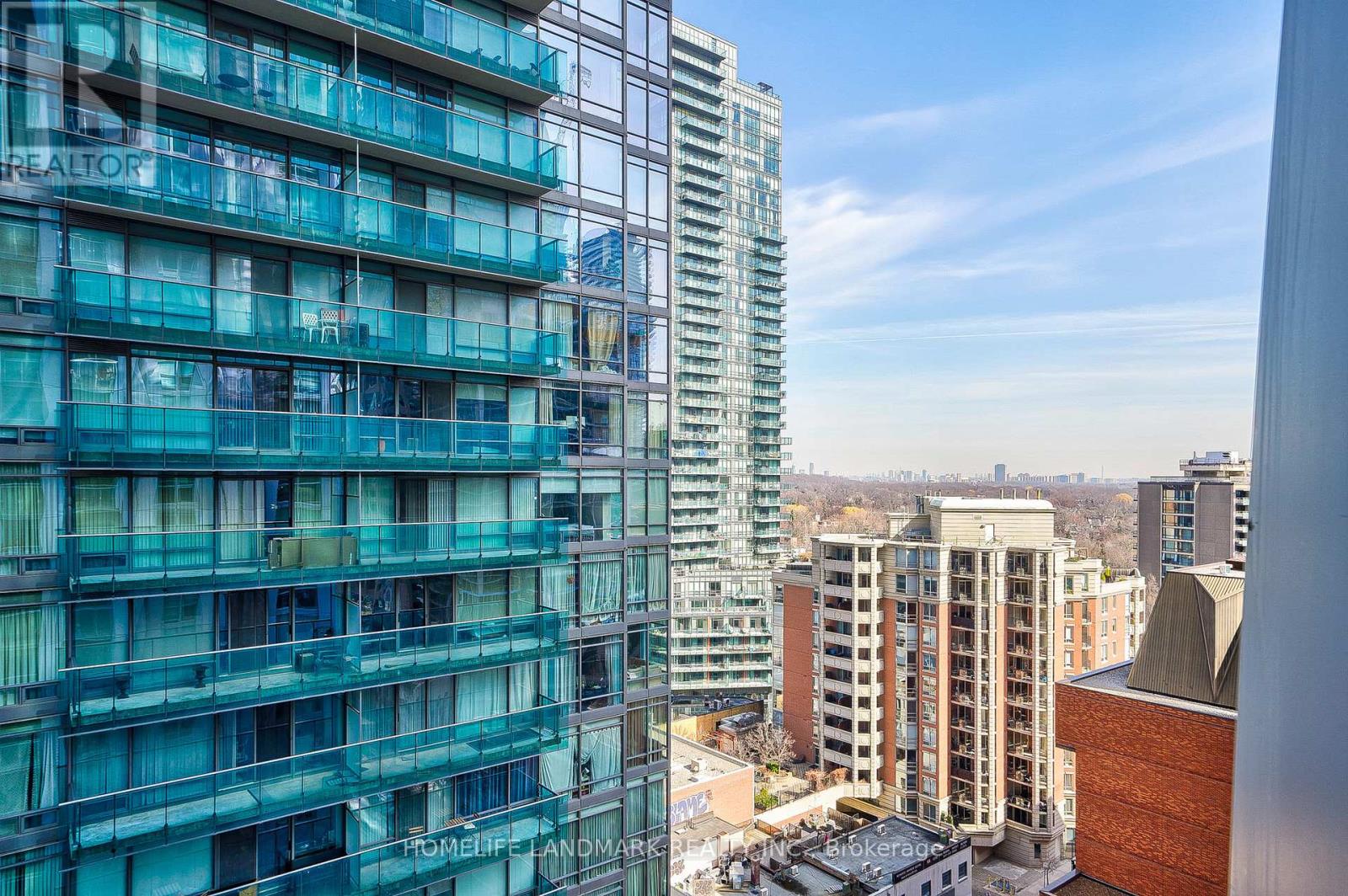 1 Yorkville Avenue — photo 24