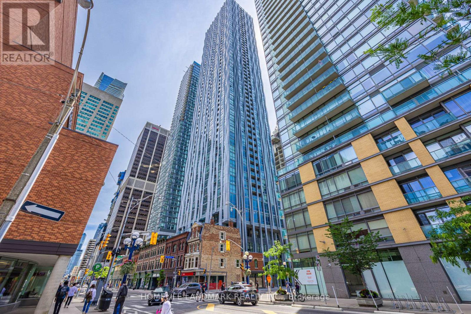1 Yorkville Avenue — photo 26
