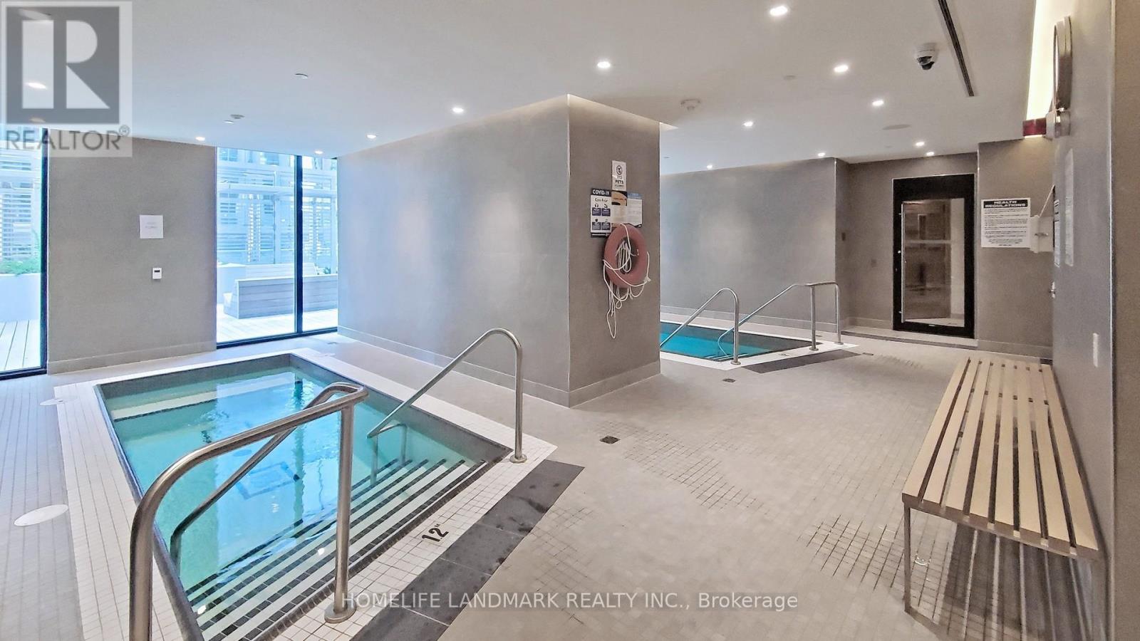 1 Yorkville Avenue — photo 31