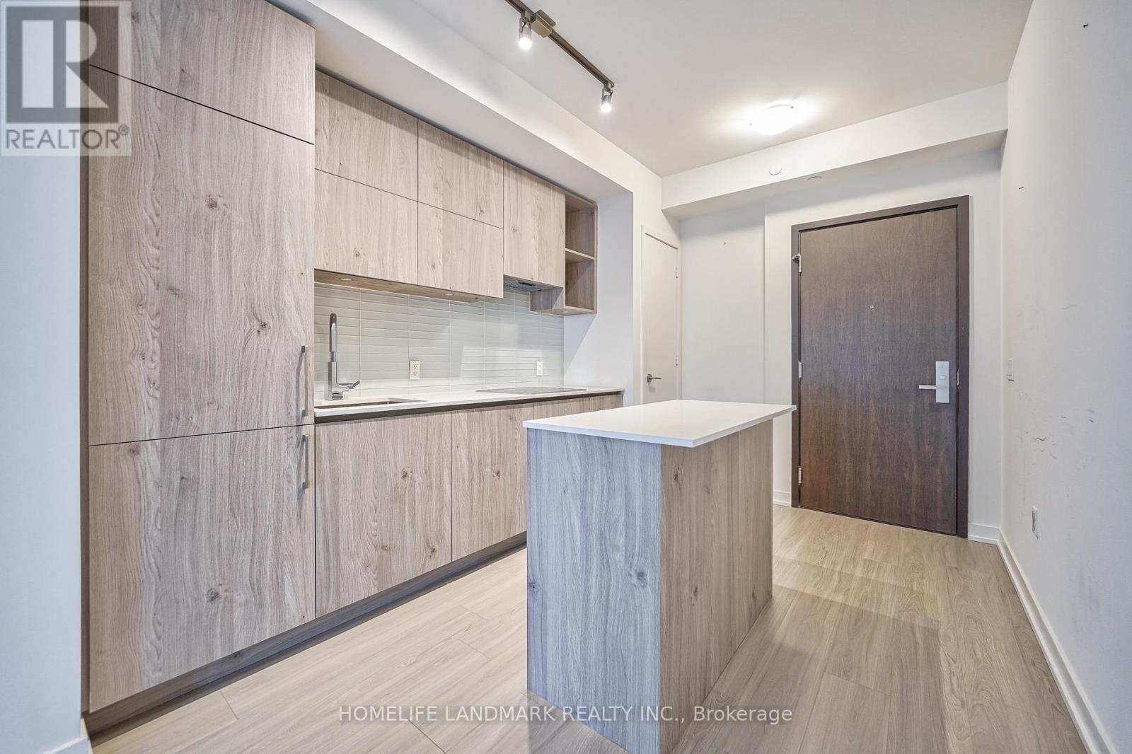1 Yorkville Avenue — photo 4
