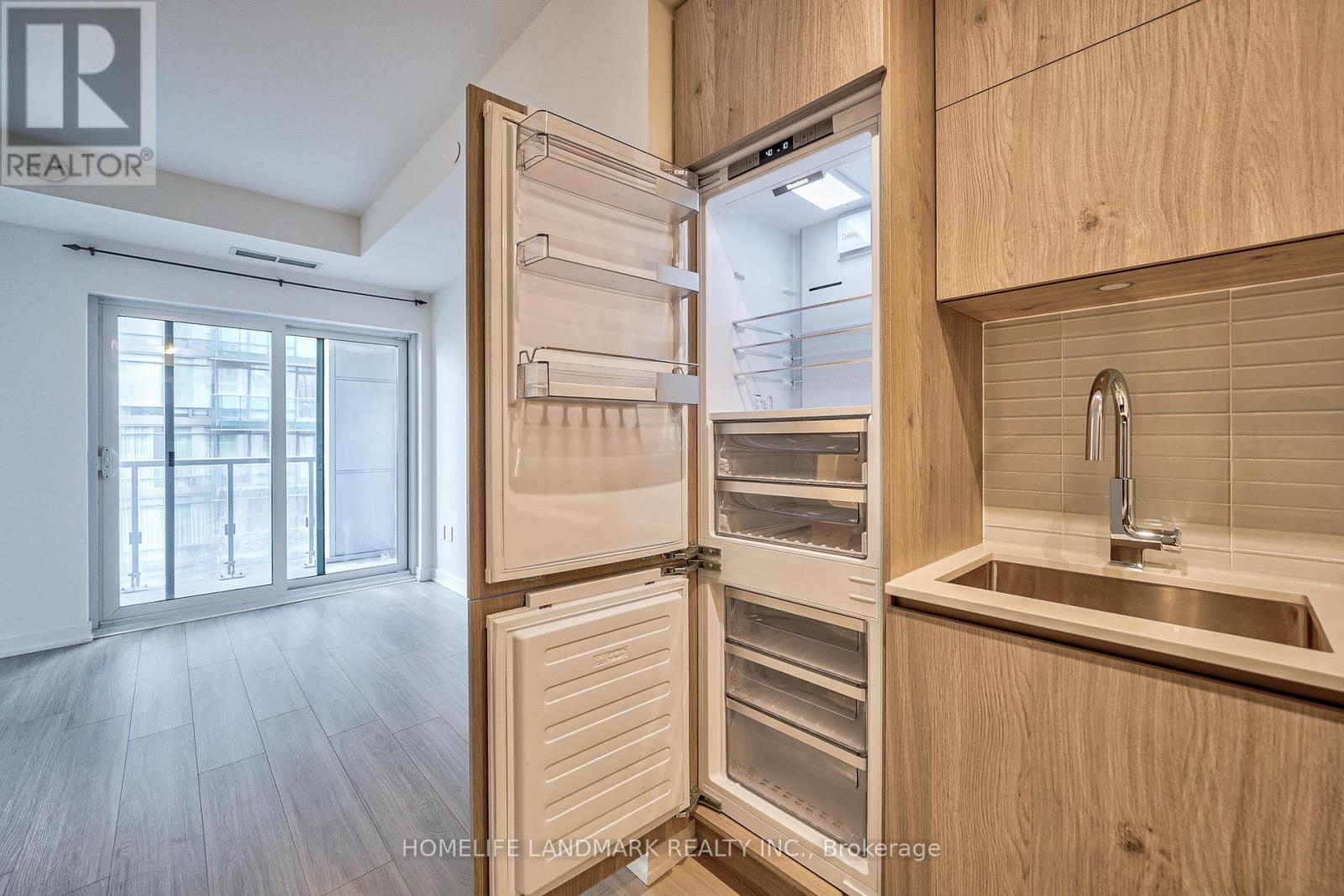 1 Yorkville Avenue — photo 8