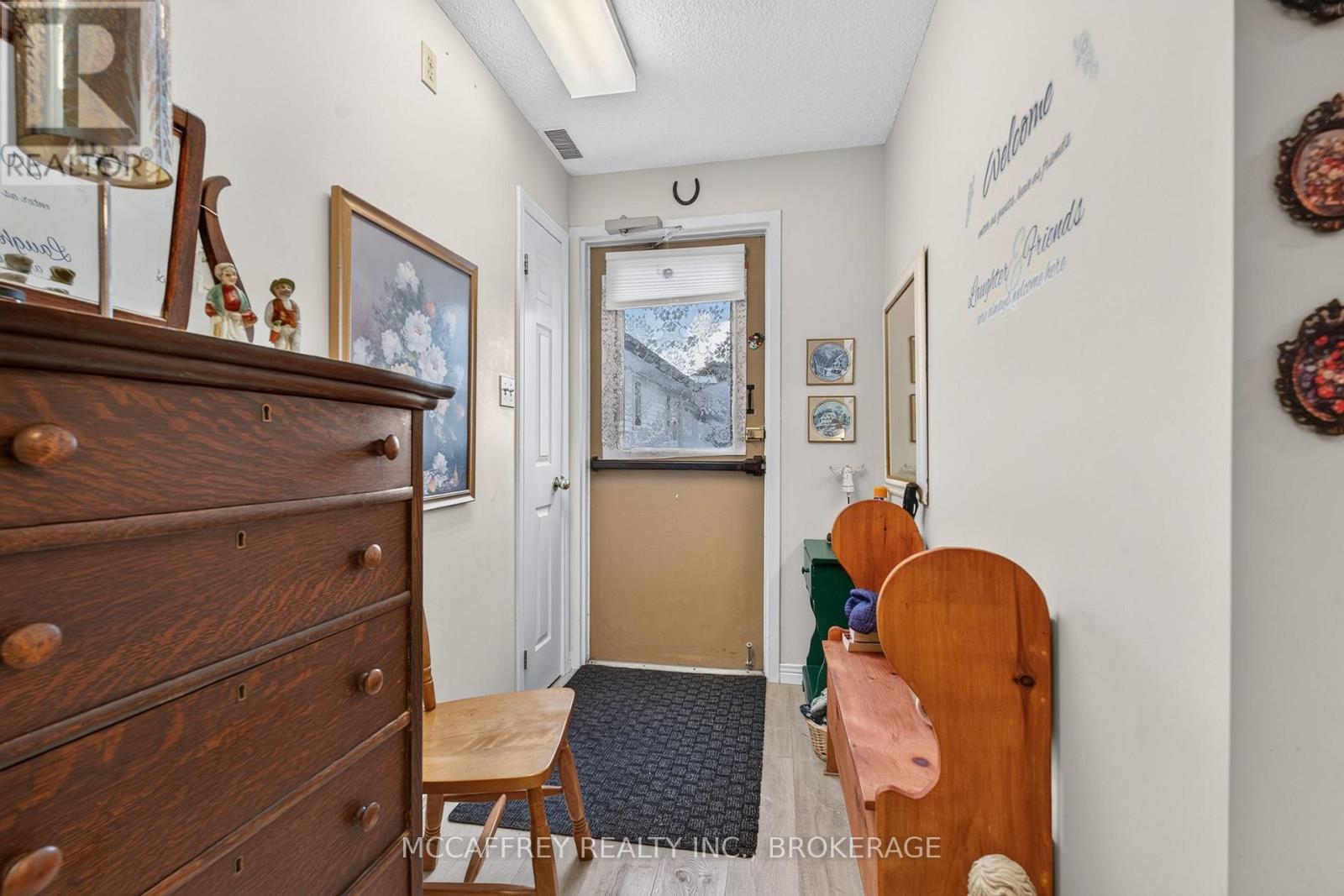 365 Dundas Street West — photo 20
