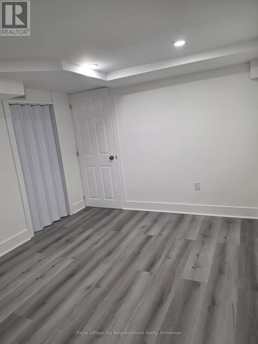 44 Elgin Street North — photo 17