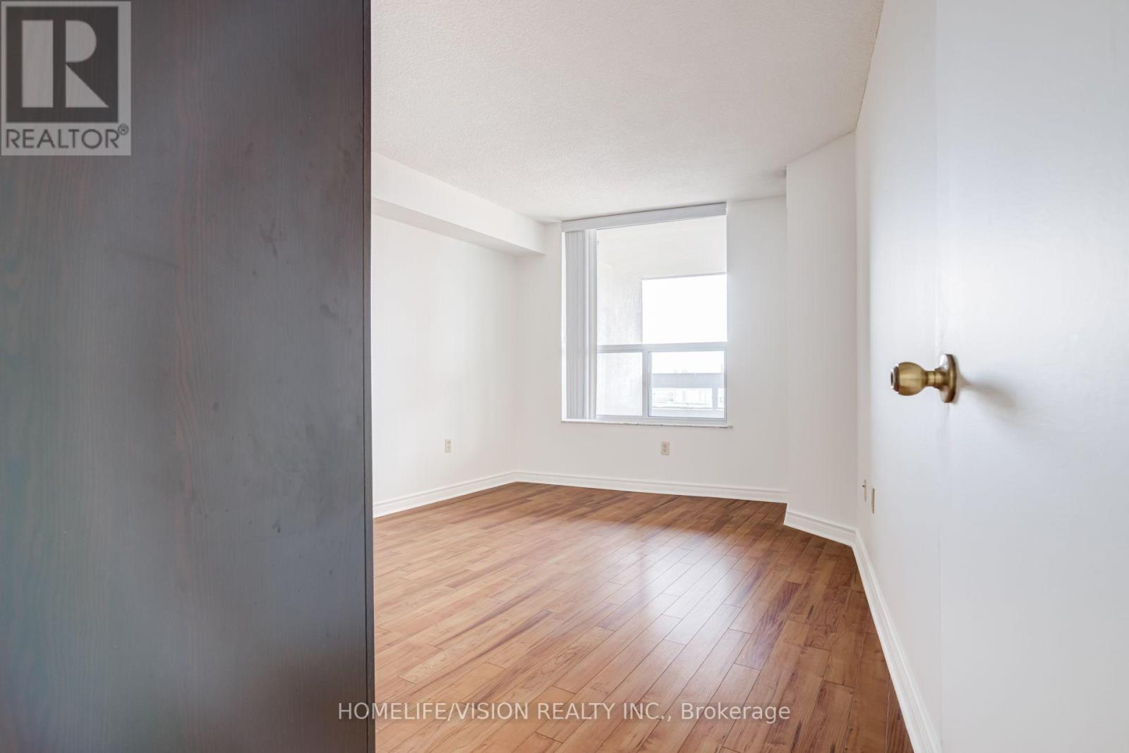#1207 2365 KENNEDY ROAD - 18