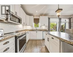 Family room - 37 Lambert Crescent, Brantford, ON N3T0E8 Photo 13