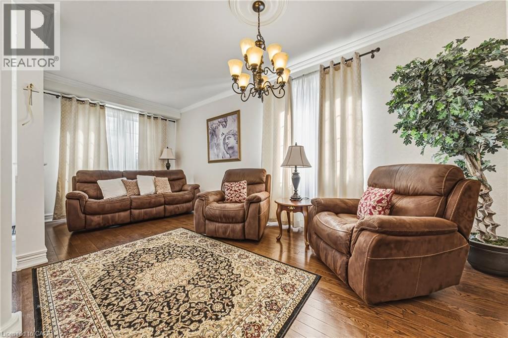 37 Lambert Crescent — photo 7