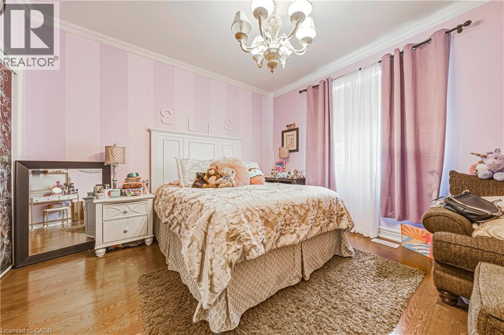 37 Lambert Crescent — photo 30