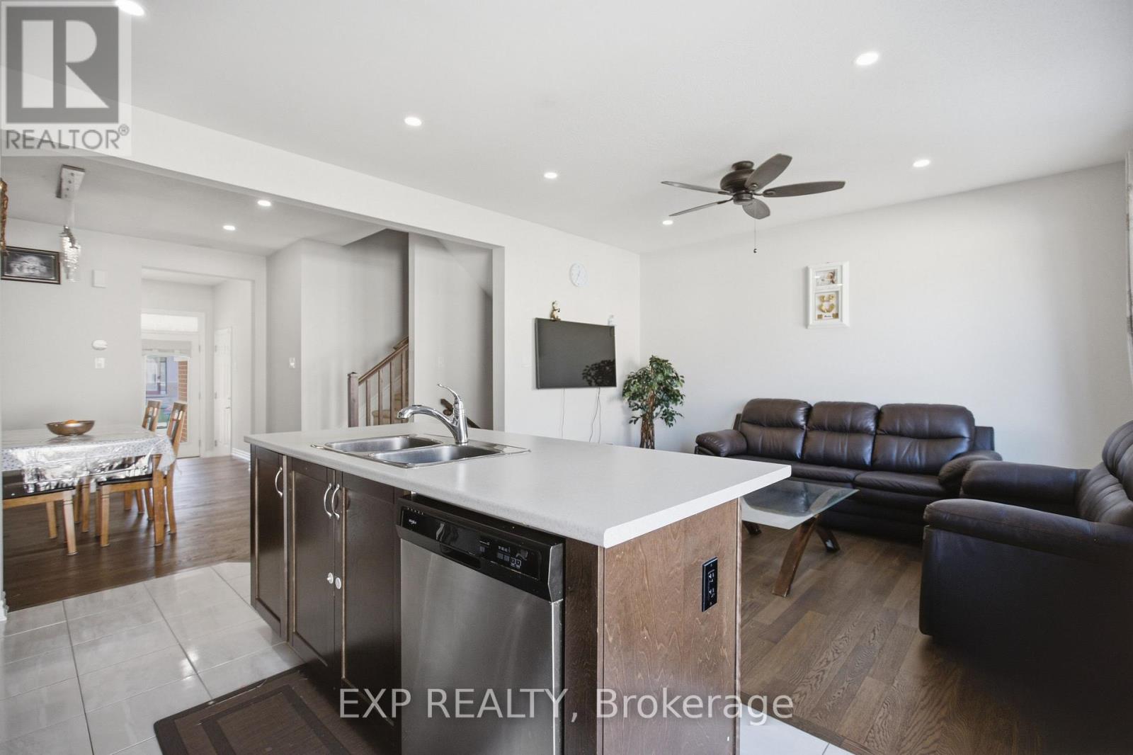 67 Caspian Row — photo 12