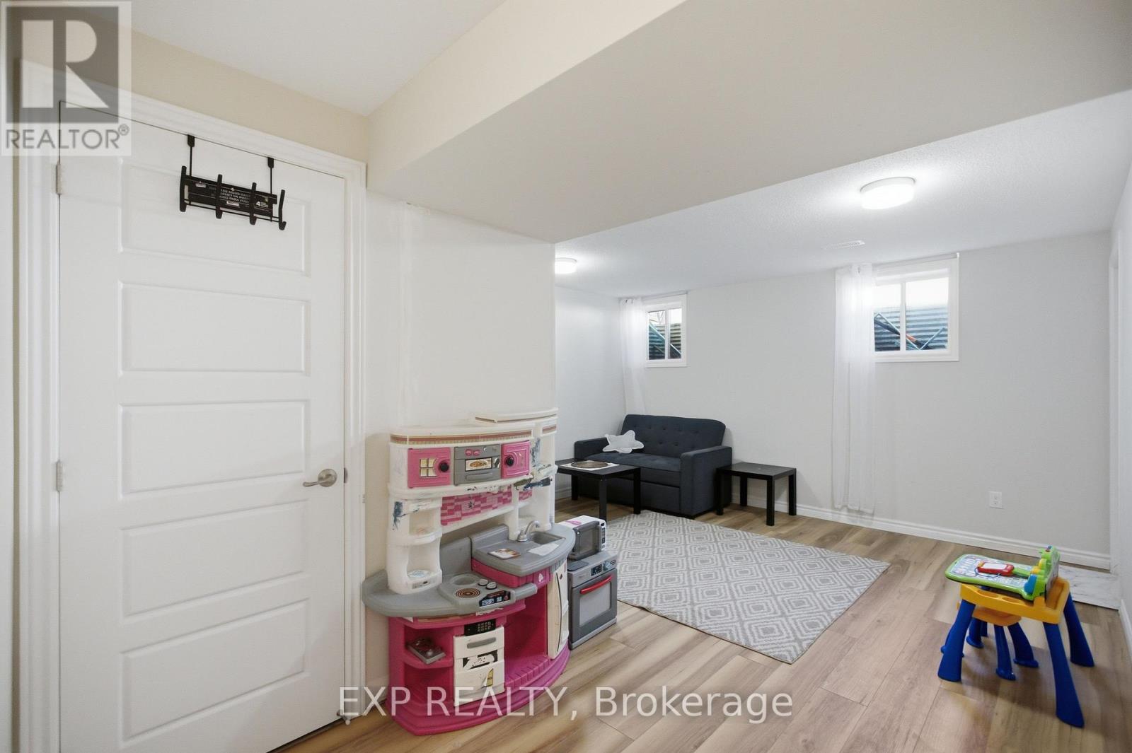67 Caspian Row — photo 20