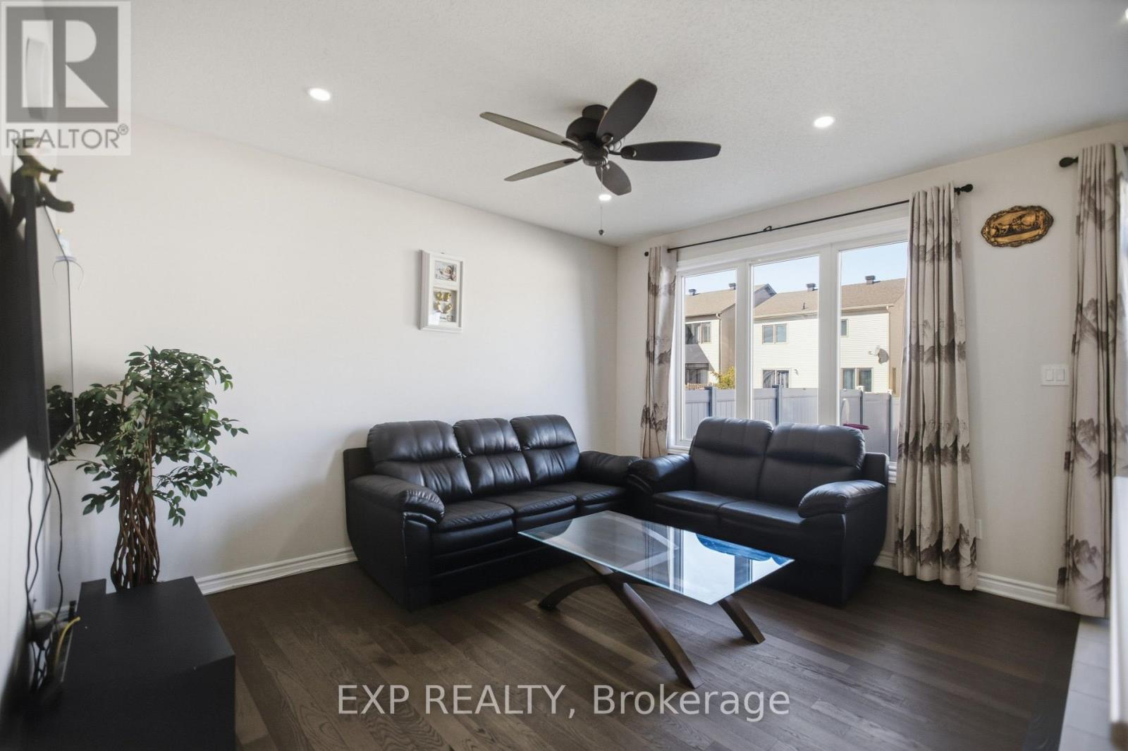 67 Caspian Row — photo 7