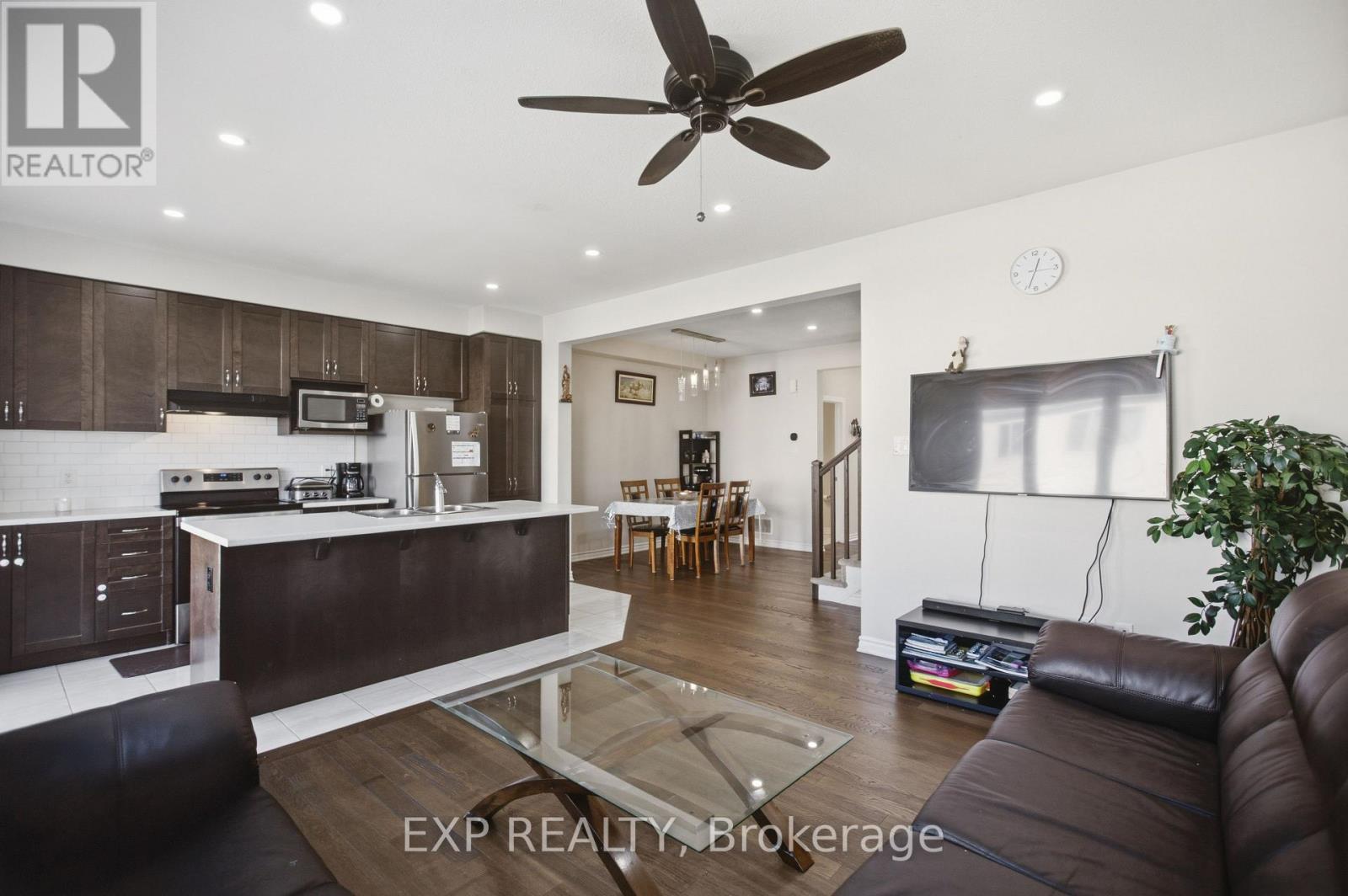 67 Caspian Row — photo 8