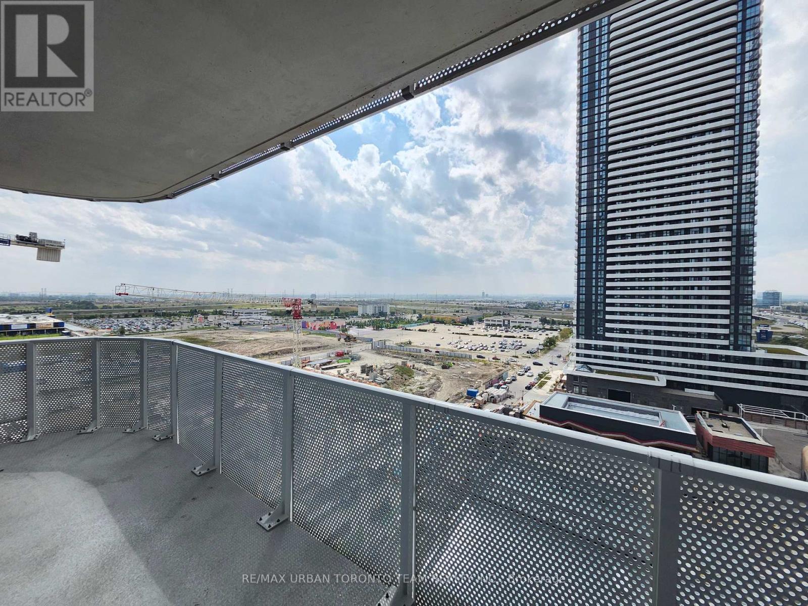 28 Interchange Way — photo 4