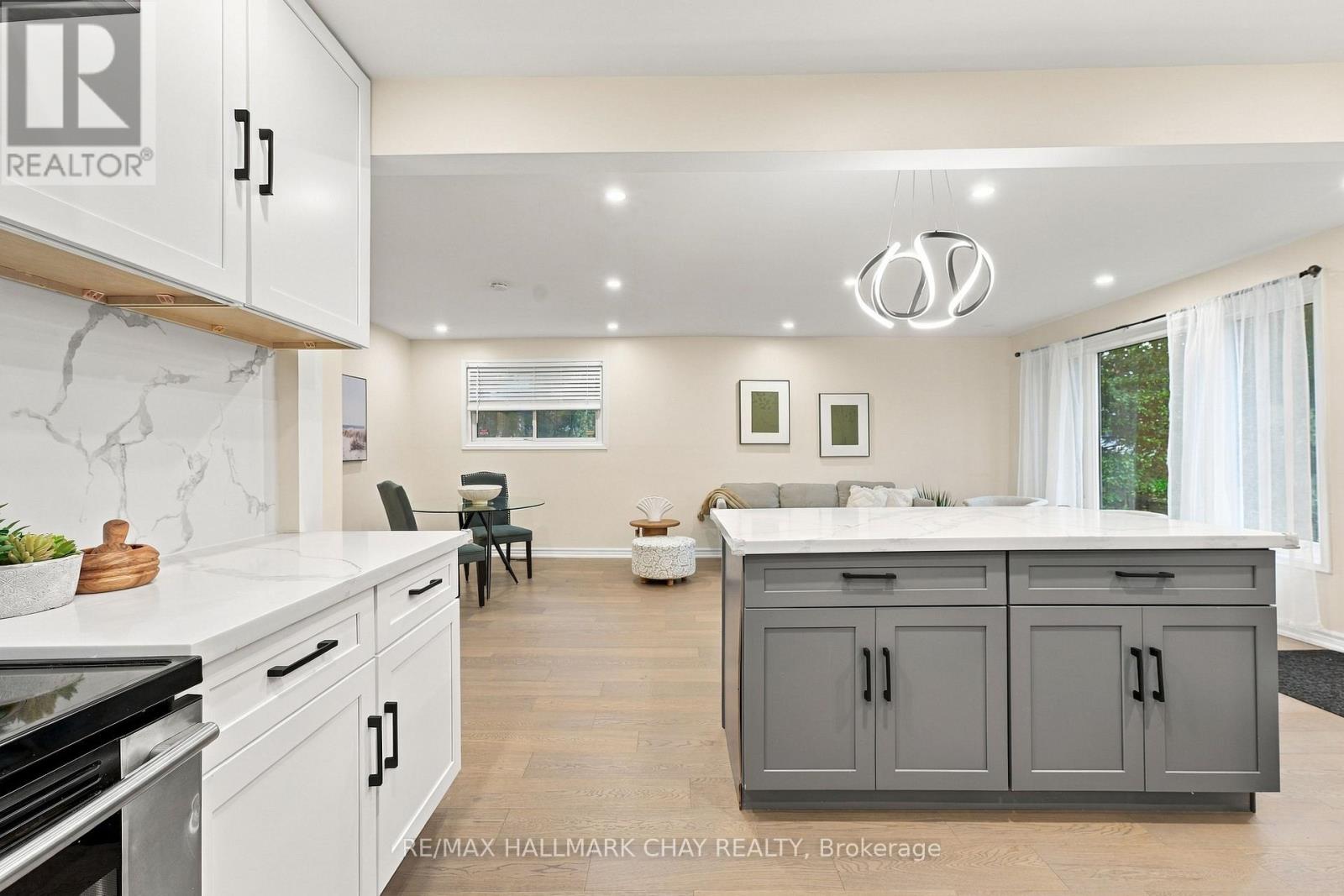 11 Davidson Road, Aurora, ON photo 5