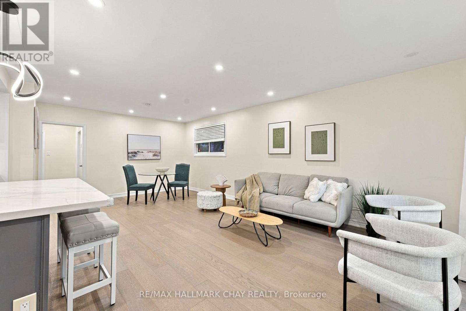 11 Davidson Road, Aurora, ON photo 7