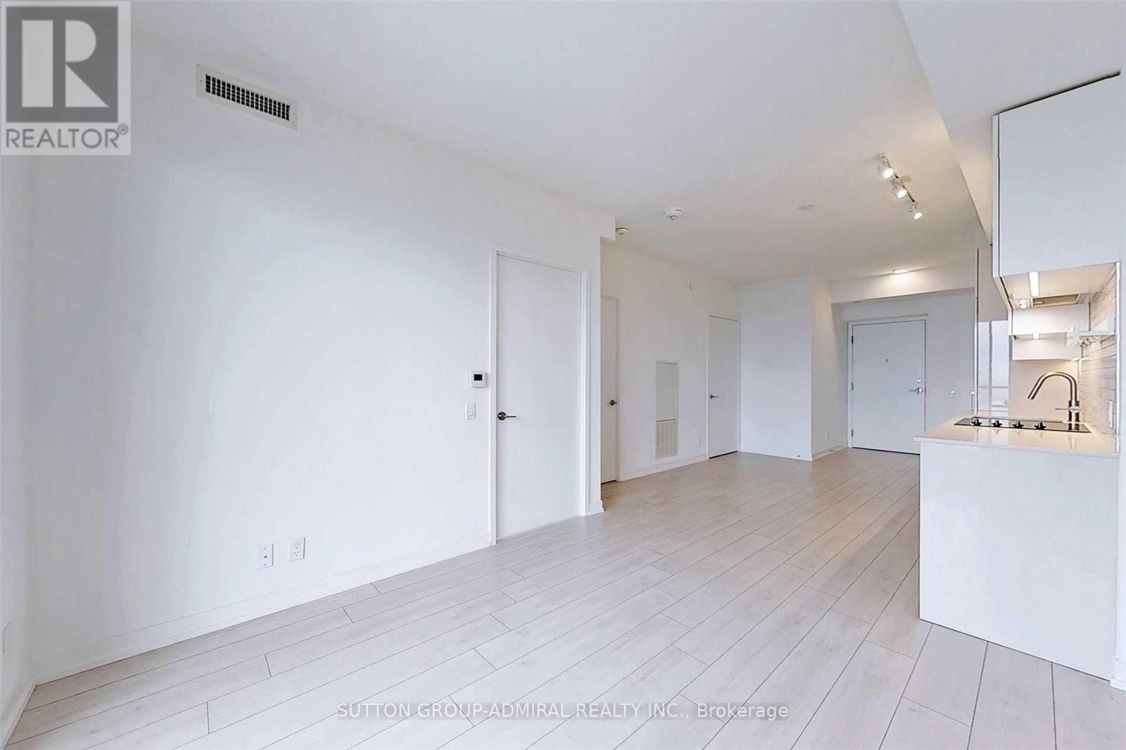 950 Portage Parkway — photo 8