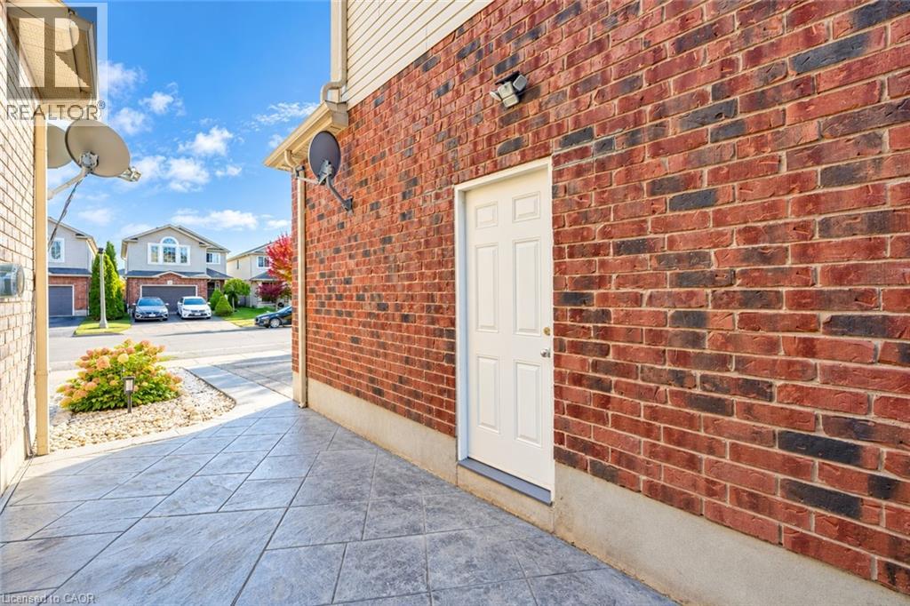 444 Thomas Slee Drive — photo 33