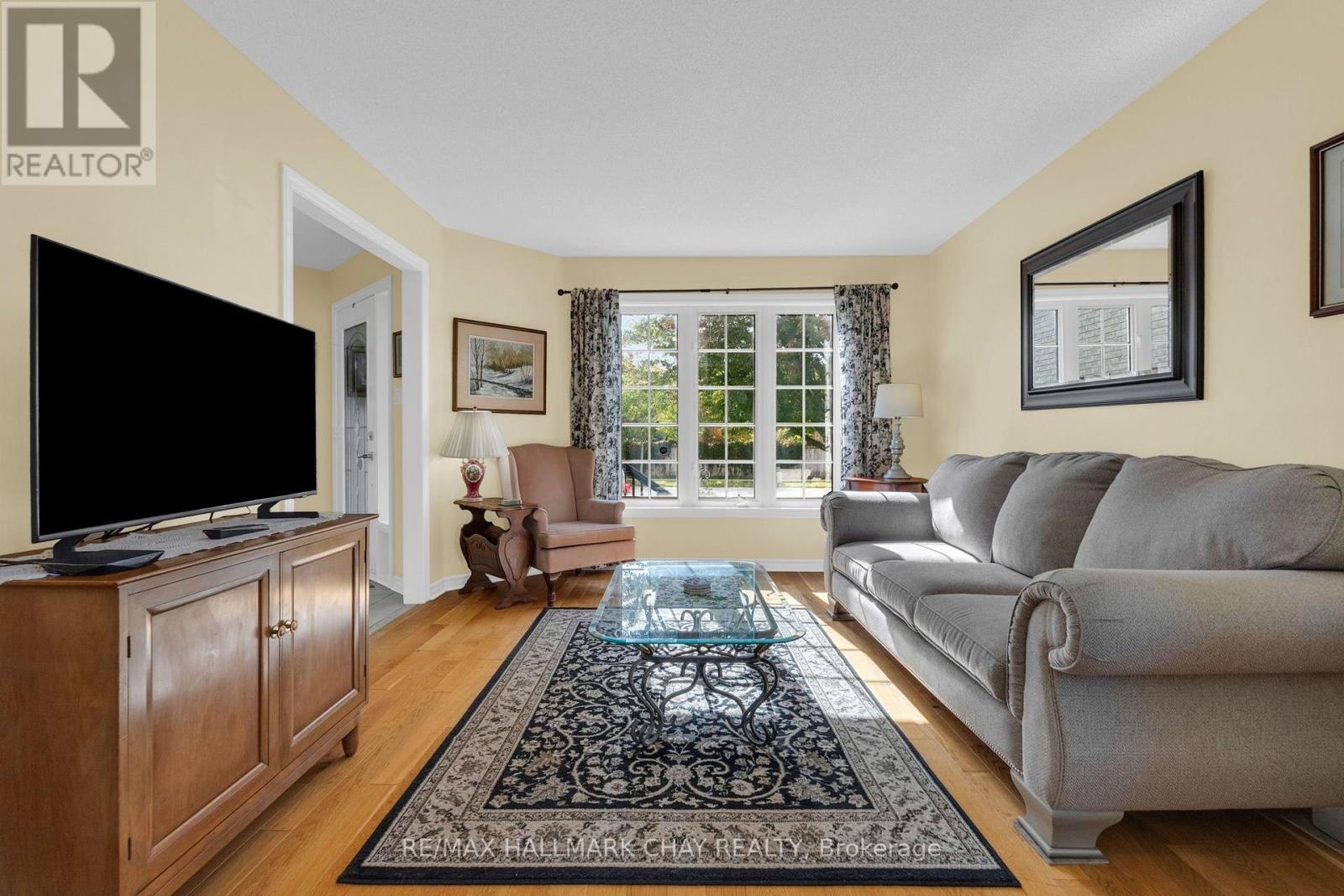 6 Whispering Pine Place, Barrie, ON photo 13