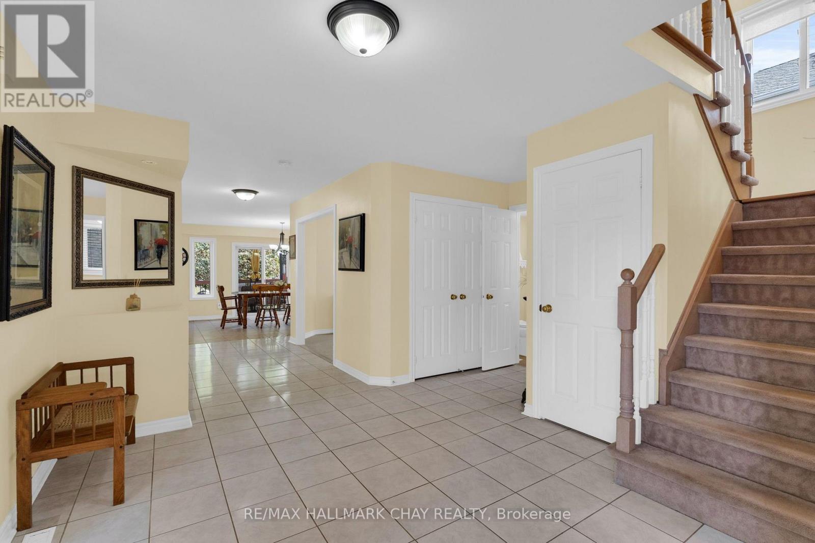 6 Whispering Pine Place, Barrie, ON photo 5