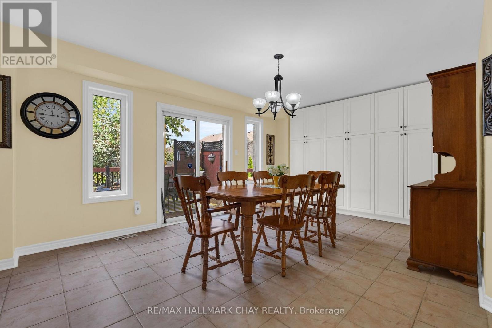 6 Whispering Pine Place, Barrie, ON photo 9
