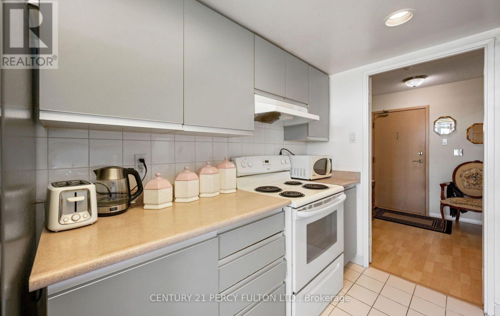 7825 Bayview Avenue — photo 16
