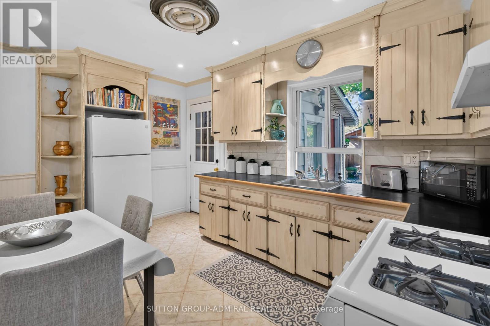 320 Weston Road, Toronto, ON photo 9